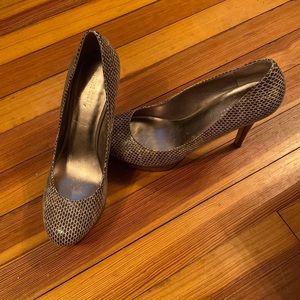 Nine West snakeskin pumps 8.5